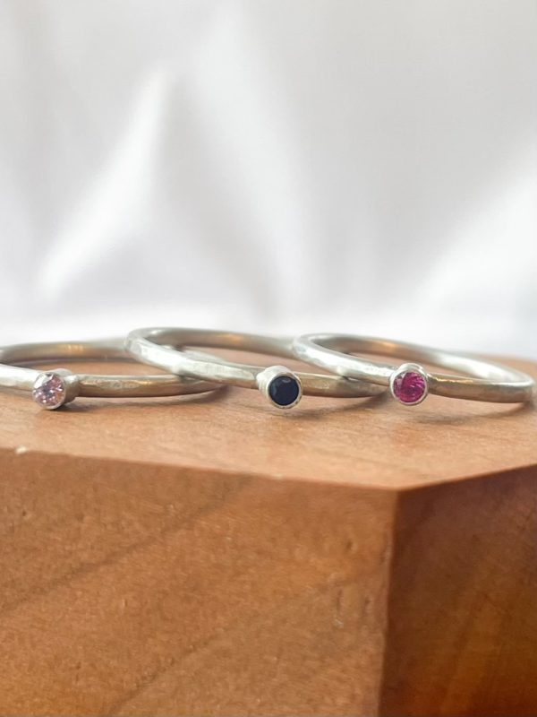 Summer duo: stack met ring ovaal groot en ring geboortesteen klein - Afbeelding 2