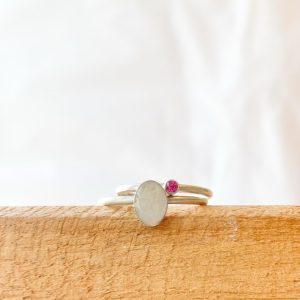 Summer duo: stack met ring ovaal klein en ring geboortesteen klein