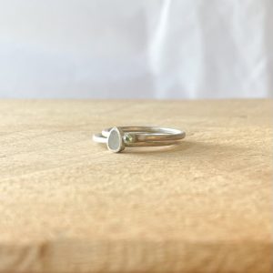 Summer duo: stack met ring druppel mini en ring geboortesteen klein