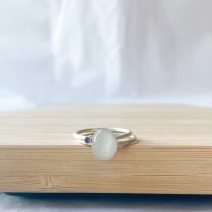 Summer duo: stack met ring ovaal groot en ring geboortesteen klein