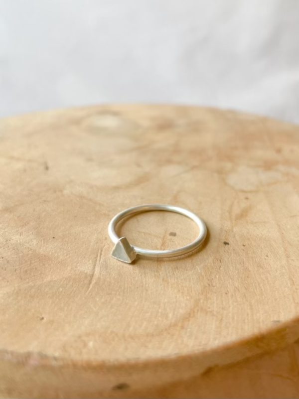 Summer duo: stack met ring driehoek mini en ring geboortesteen klein - Afbeelding 4