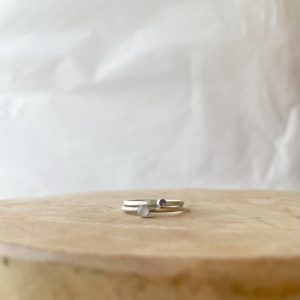 Summer duo: stack met ring mini en ring geboortesteen klein