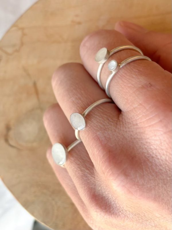 Summer duo: stack met ring ovaal groot en ring geboortesteen klein - Afbeelding 3