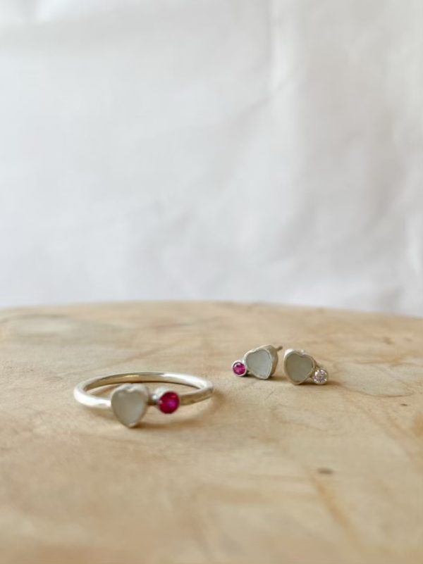 Summer duo: ring en oorbellen kleine hartjes en geboortestenen
