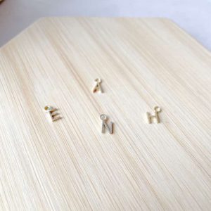 Hanger oorring letter