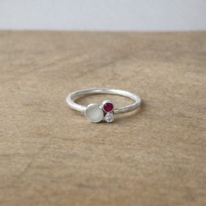 Stacking ring ruw moedermelk en 2 geboortesteentjes