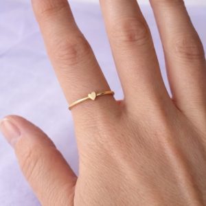 Extra fijn massief goud ✨ Stacking ring handgetekend hartje