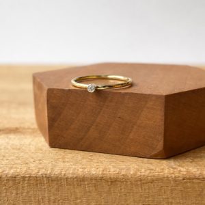 Extra fijn massief goud  ✨ ring gehamerd geboortesteen klein