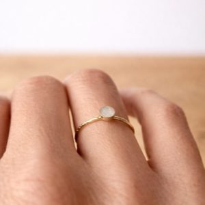 Extra fijn massief goud ✨ Stacking ring gehamerd moedermelk